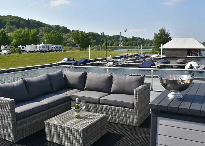 Cosy Floating Boatlodge, \