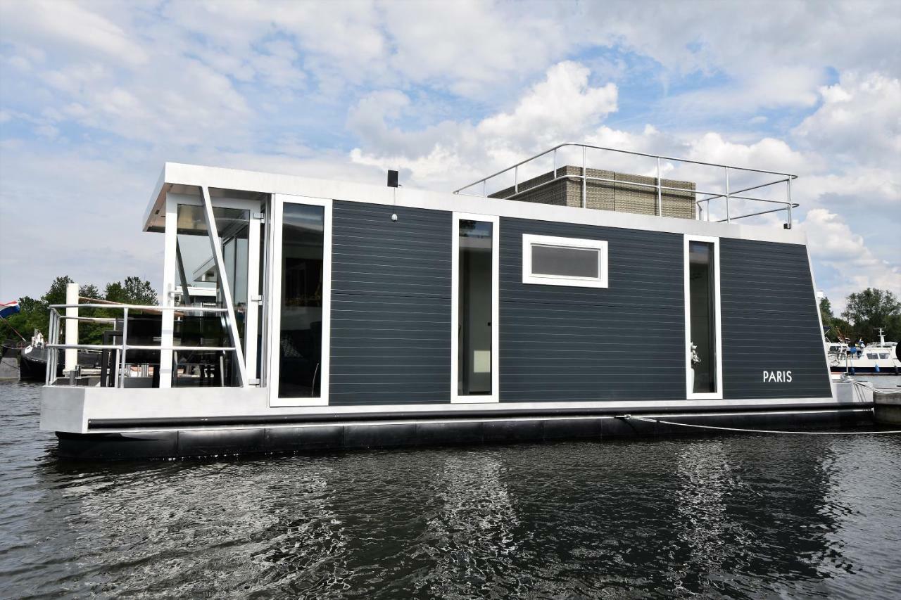 Cosy Floating Boatlodge, 
