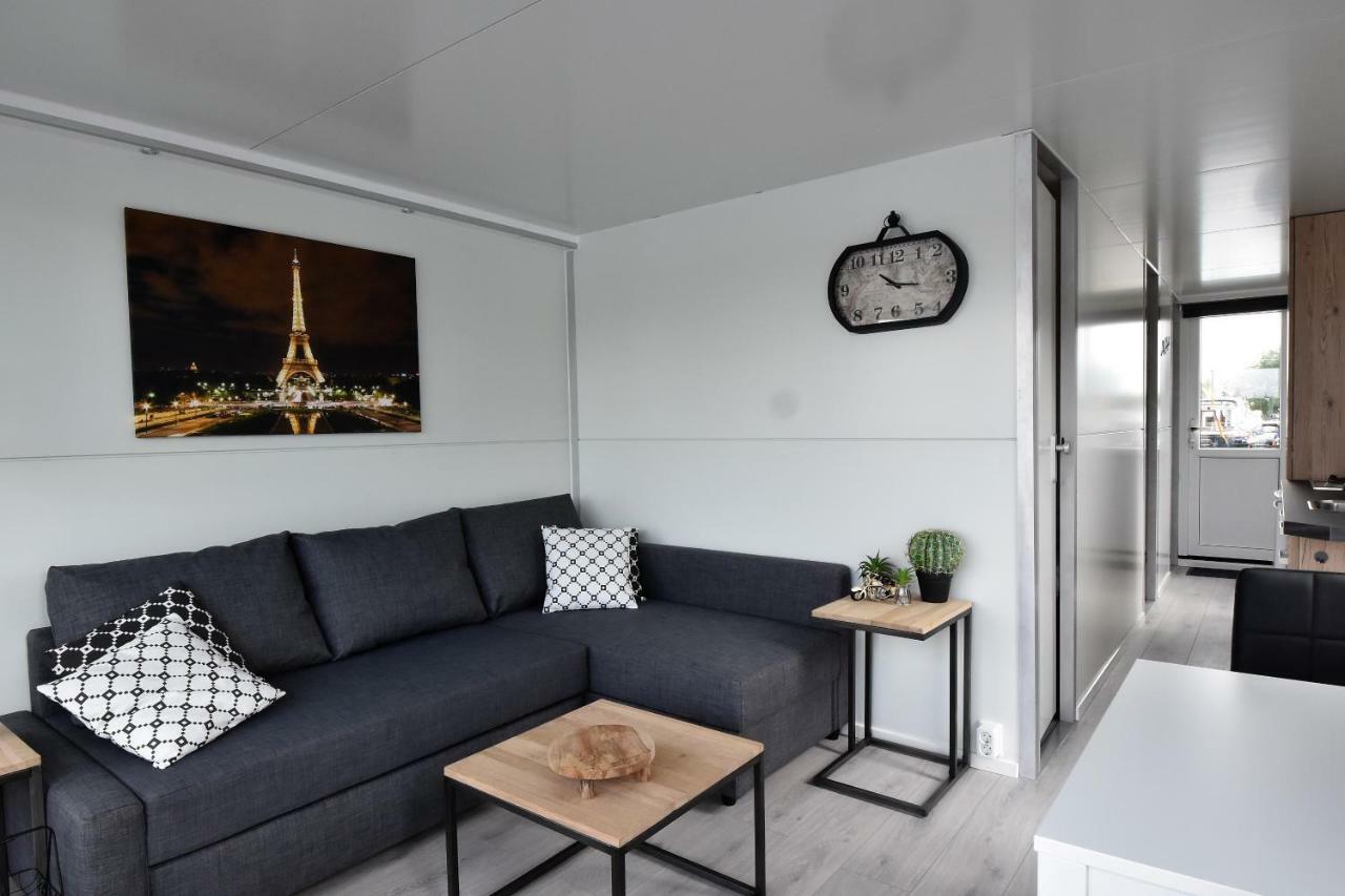 Cosy Floating Boatlodge, 
